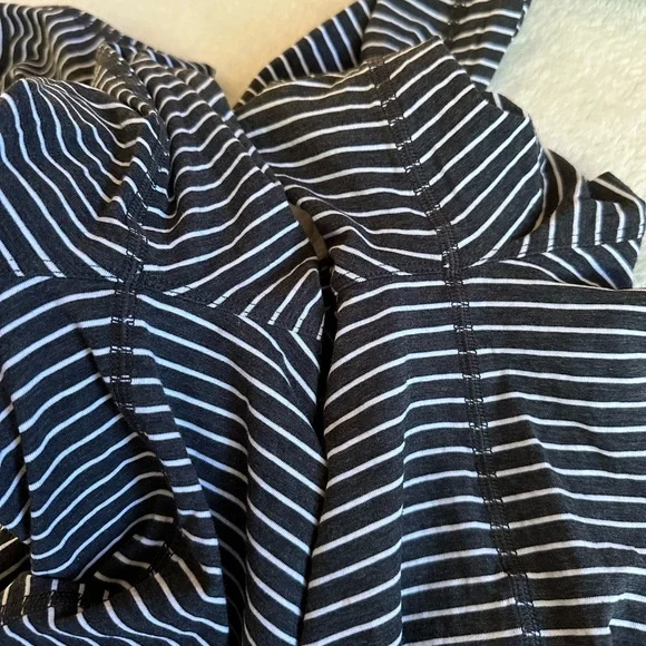 Lululemon Emerald Long Sleeve - Picture 6 of 9